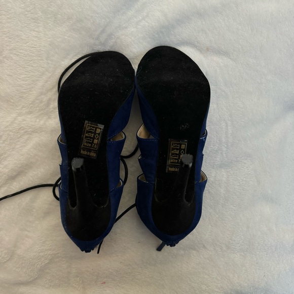 Dark Blue and Black Heels with Straps - Brand New Size 7.5 - Picture 4 of 6